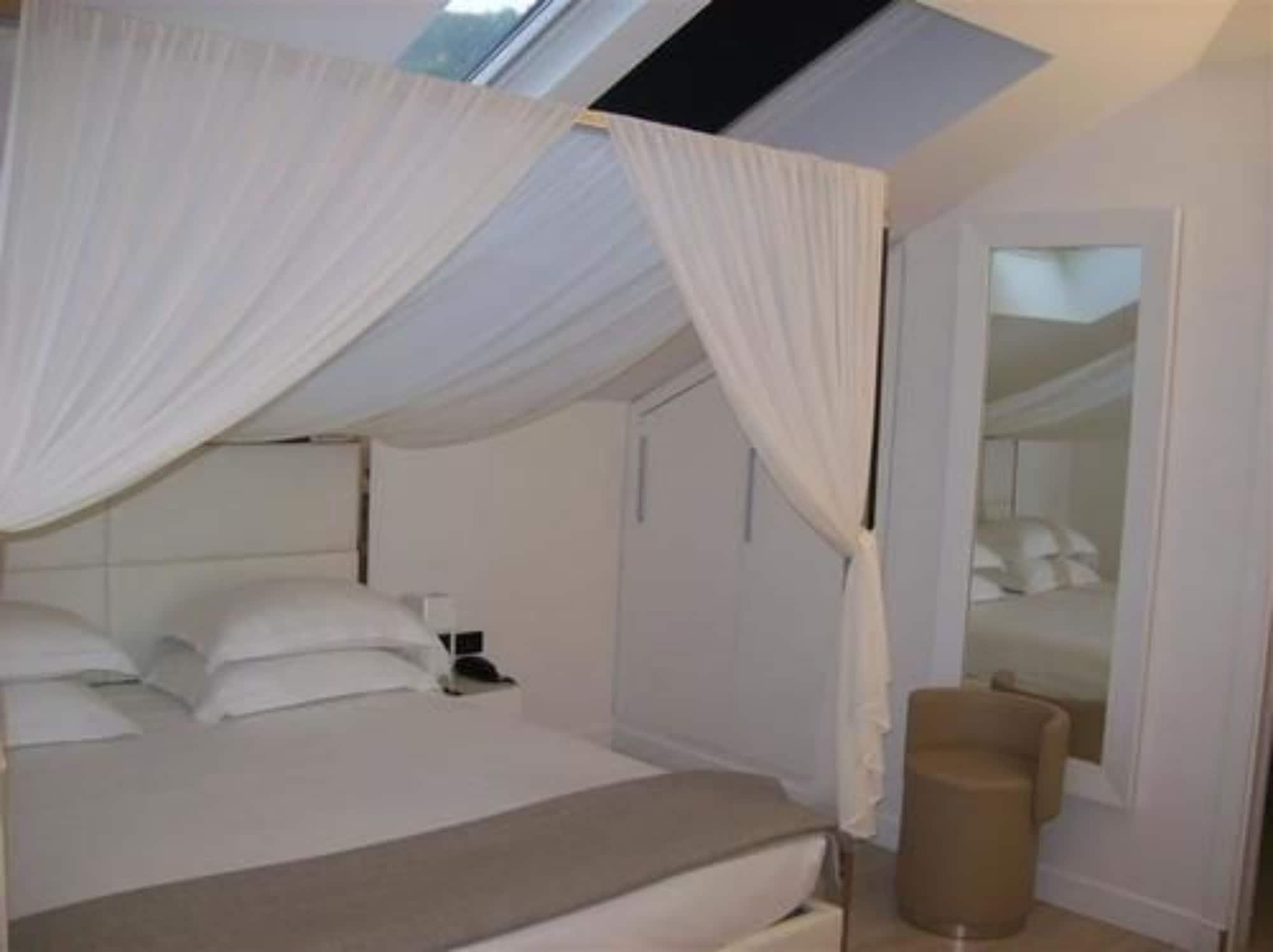 Lhp Hotel Santa Margherita Palace & Spa Santa Margherita Ligure Zewnętrze zdjęcie A room at the hotel