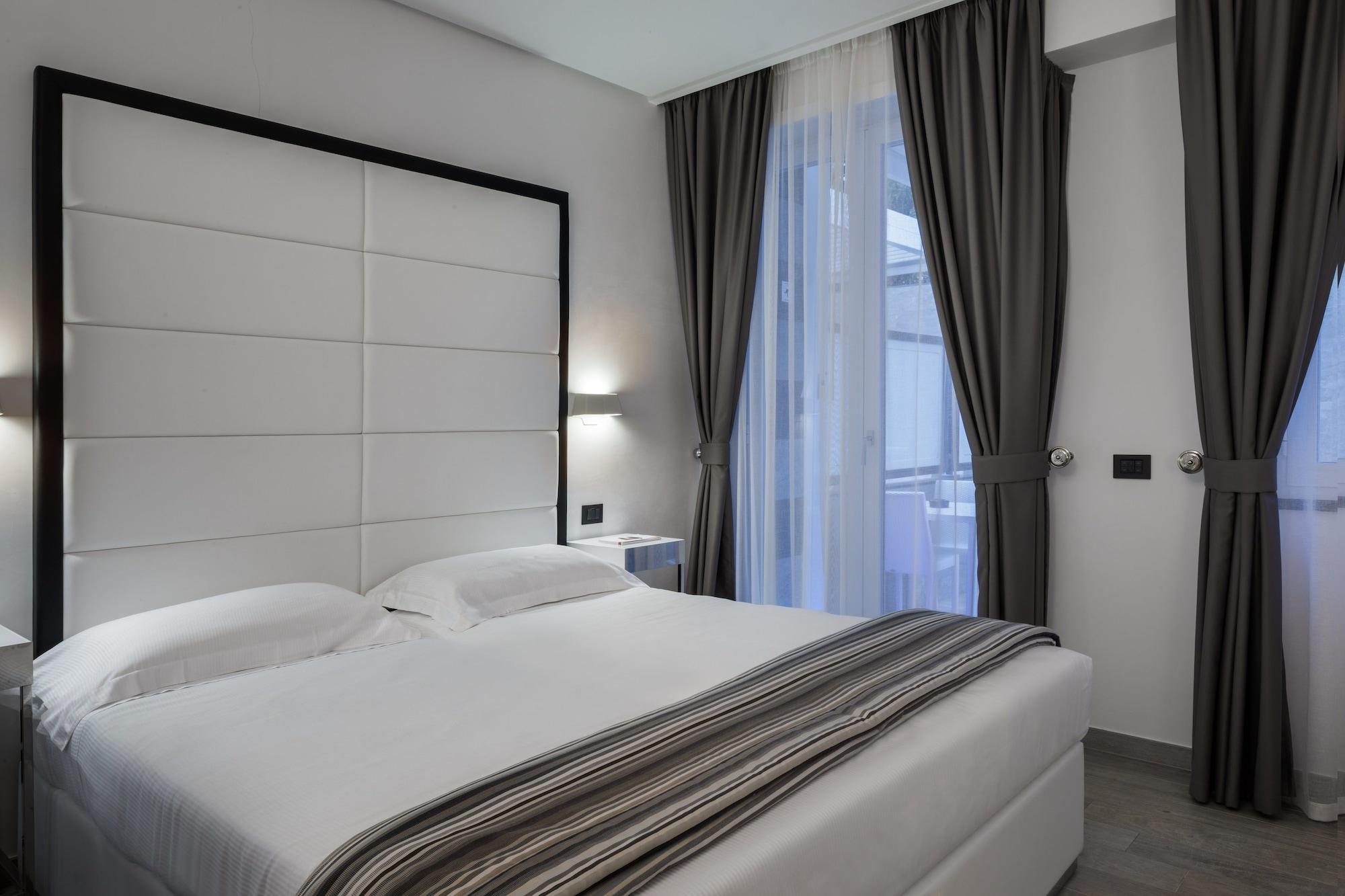 Lhp Hotel Santa Margherita Palace & Spa Santa Margherita Ligure Zewnętrze zdjęcie A bedroom at the hotel