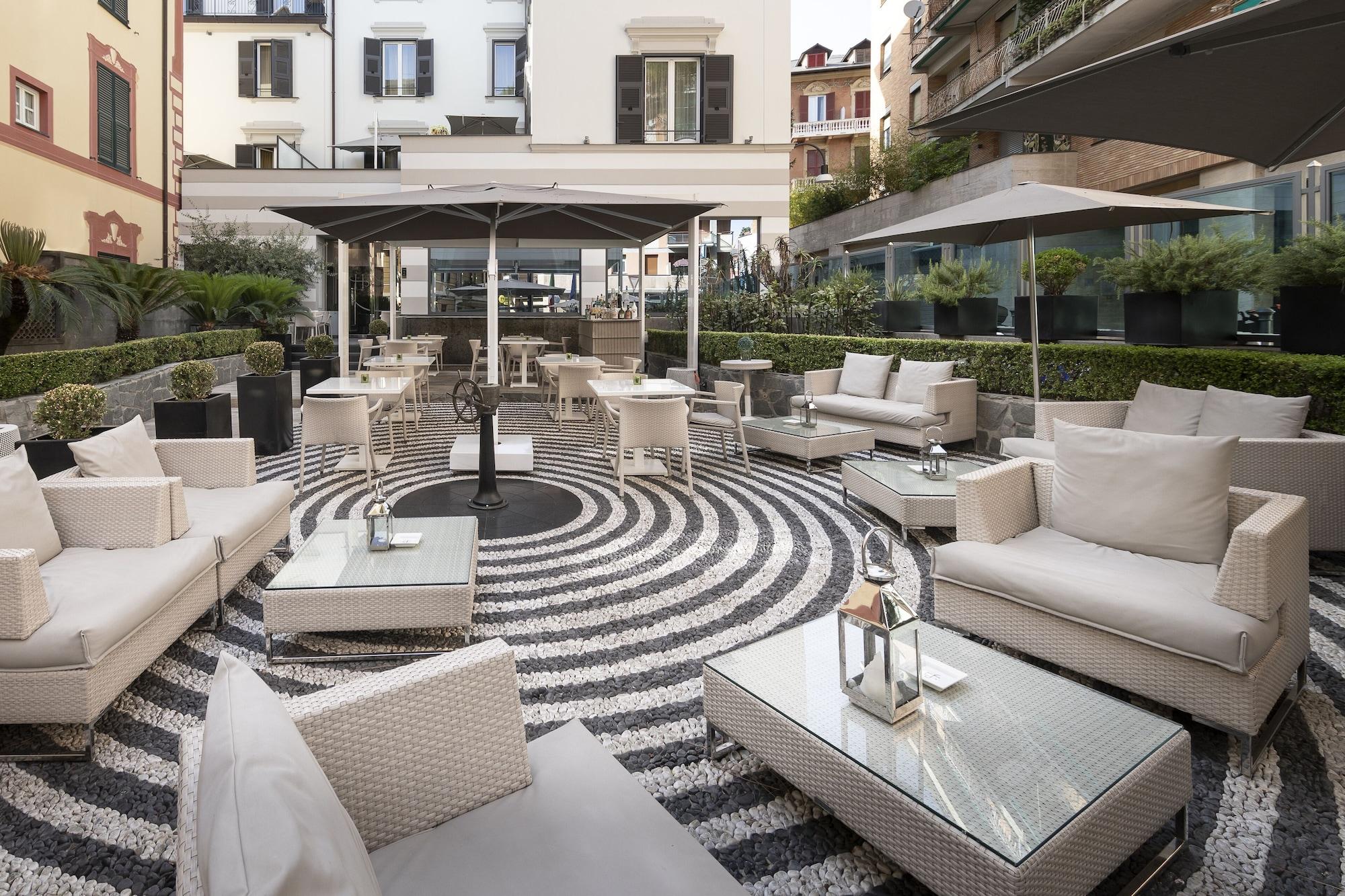 Lhp Hotel Santa Margherita Palace & Spa Santa Margherita Ligure Zewnętrze zdjęcie The hotel's courtyard