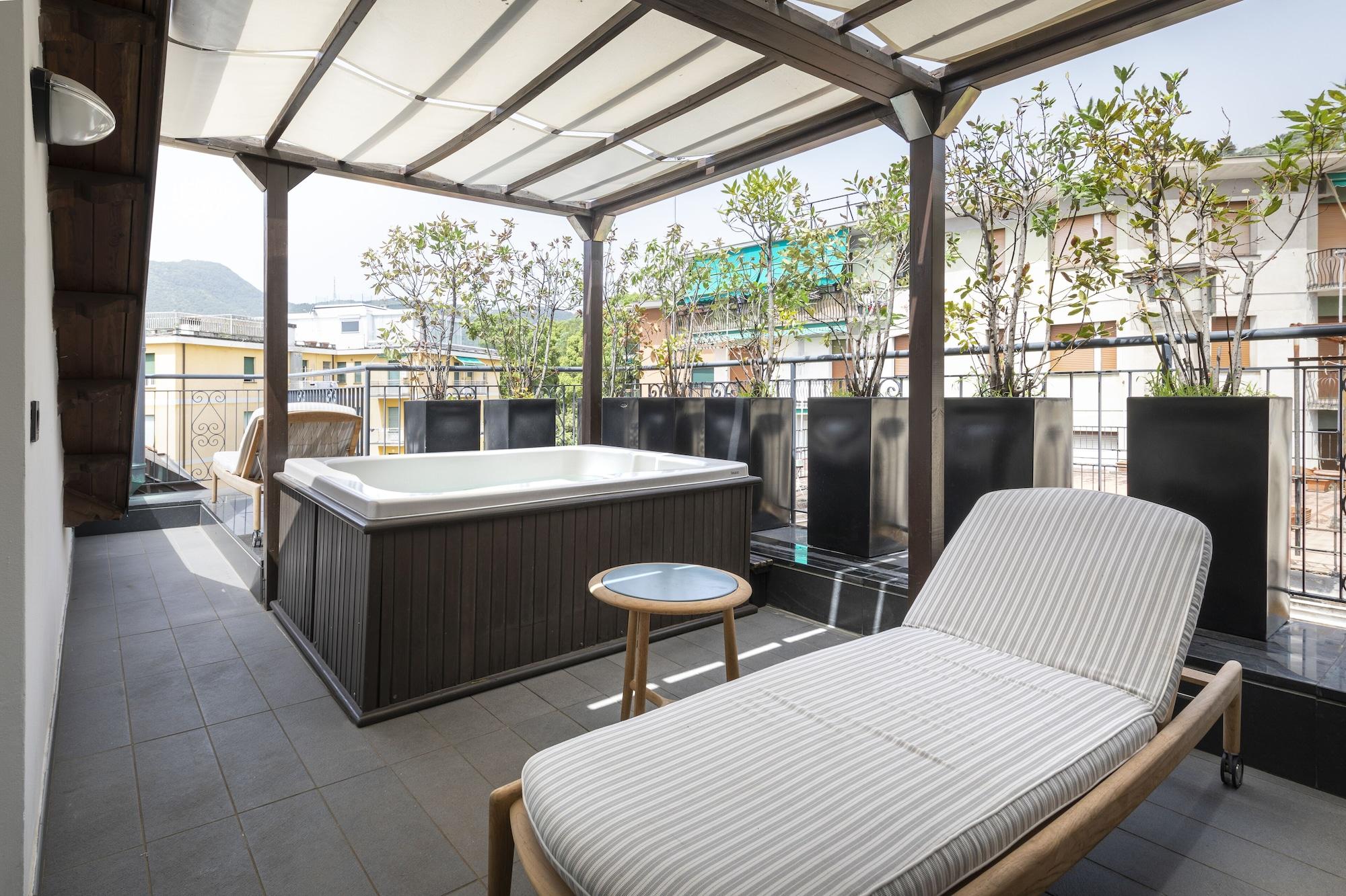 Lhp Hotel Santa Margherita Palace & Spa Santa Margherita Ligure Zewnętrze zdjęcie The rooftop spa at the hotel