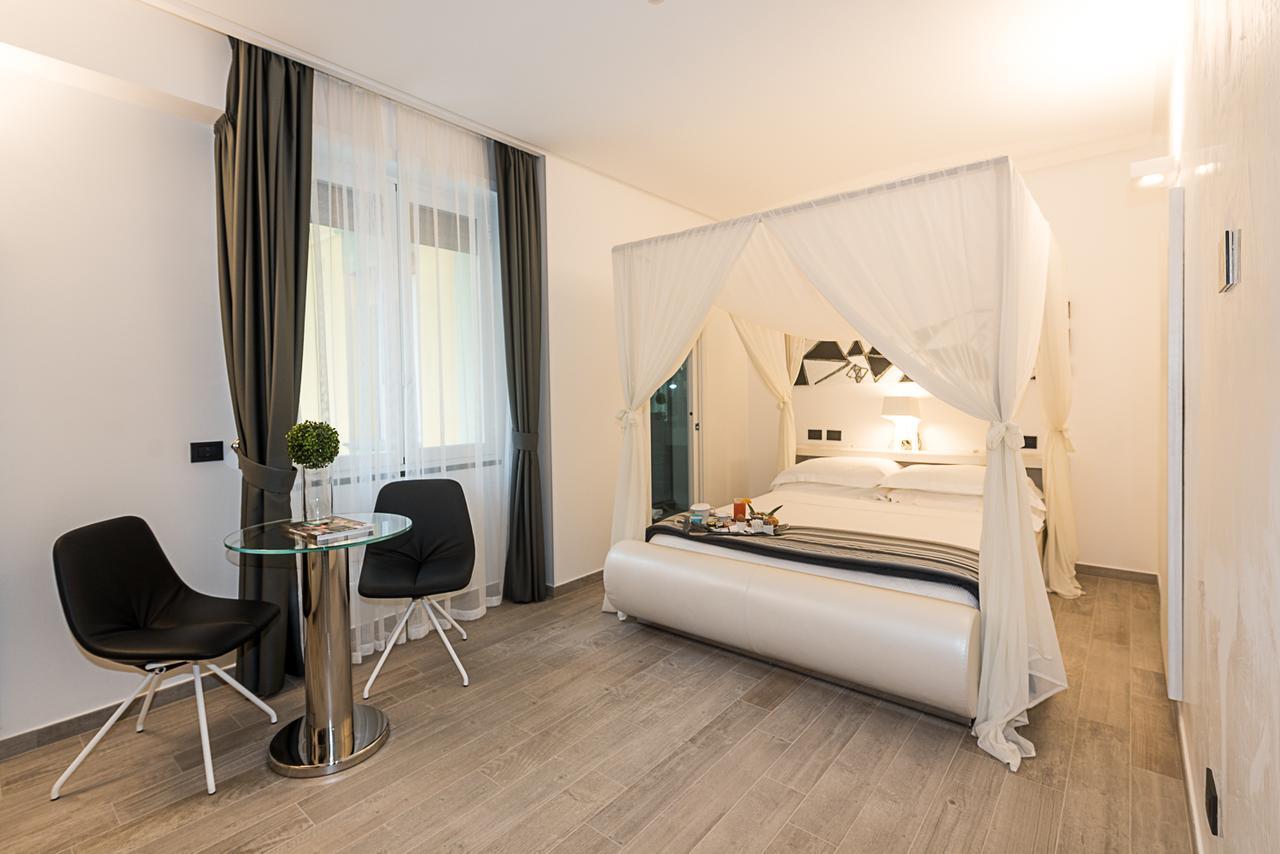 Lhp Hotel Santa Margherita Palace & Spa Santa Margherita Ligure Zewnętrze zdjęcie A room at the hotel